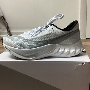 Saucony Endorphin Pro 4
Color: White/Silver